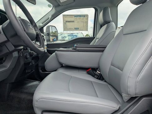 New 2025 Ford F550 4x4 Regular Cab Super Duty image 17