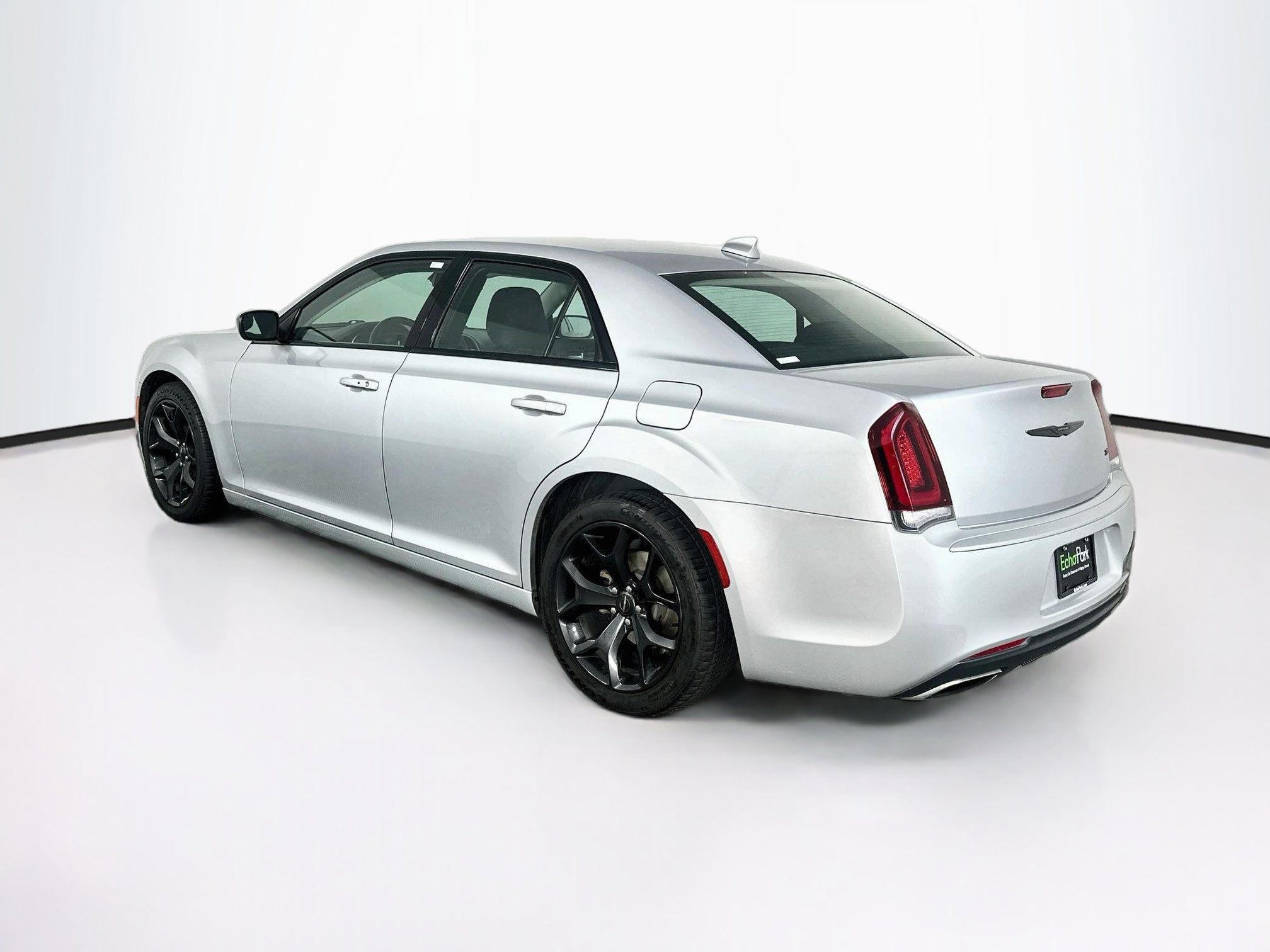 Used 2020 Chrysler 300 Touring w/ Sport Appearance Package RWD image 5