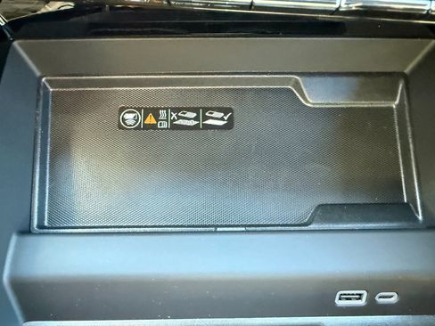 New 2025 Chevrolet Suburban High Country image 32