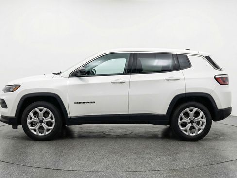 Used 2025 Jeep Compass Latitude AWD/4WD image 5