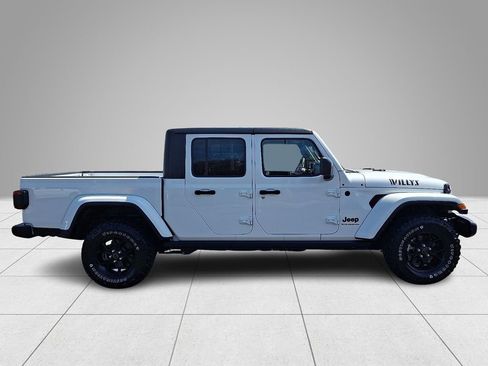 Used 2024 Jeep Gladiator Sport AWD/4WD image 8
