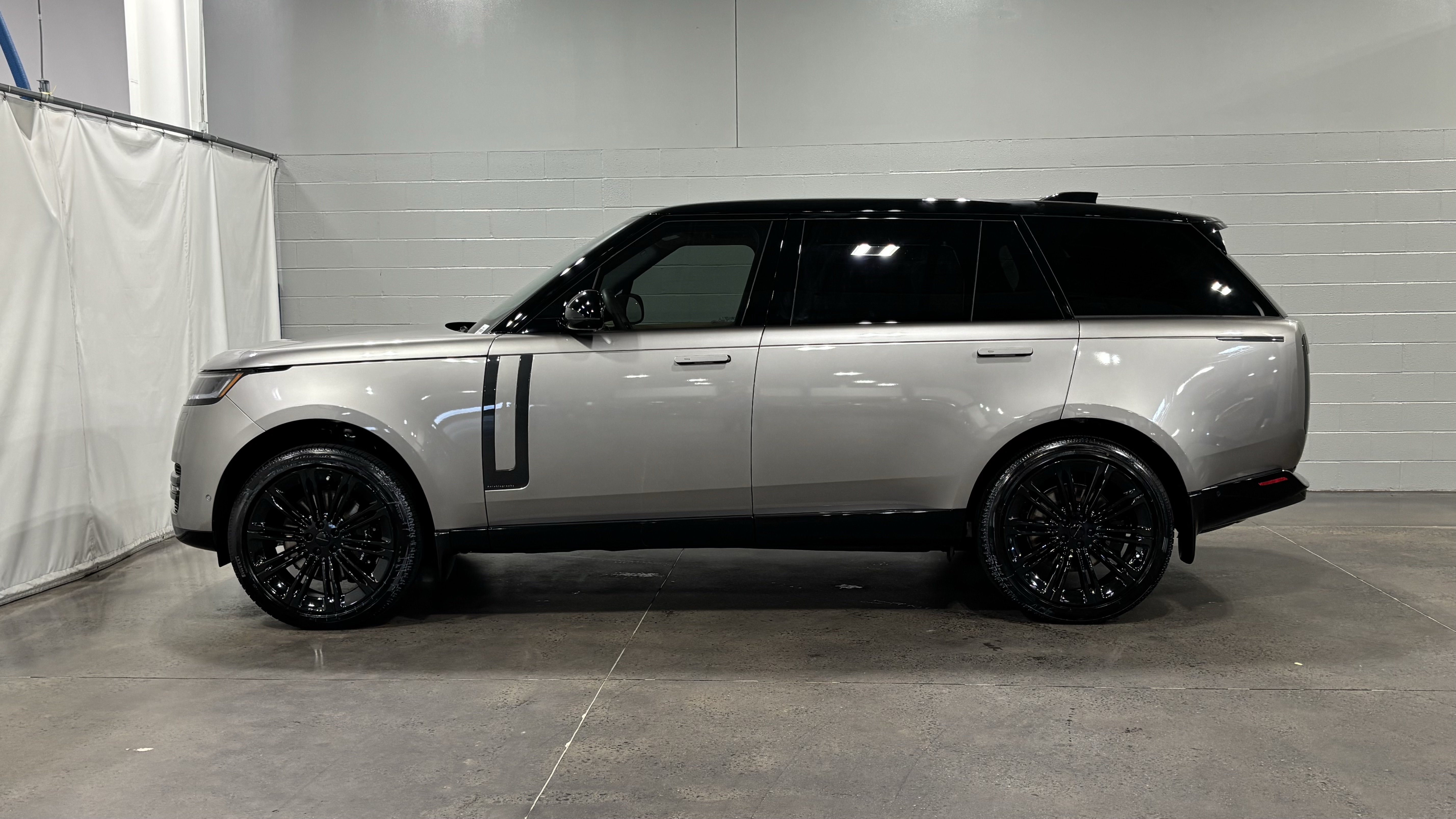 New 2026 Land Rover Range Rover Long Wheelbase Autobiography AWD/4WD image 7