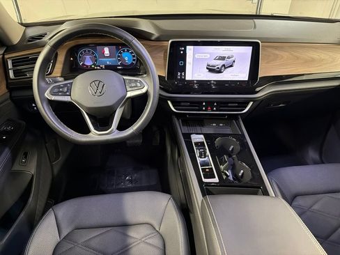 Used 2025 Volkswagen Atlas SE AWD/4WD image 8