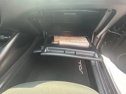 Used 2016 Kia Soul + FWD image 5