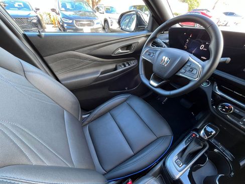 Used 2025 Buick Envista Sport Touring image 34