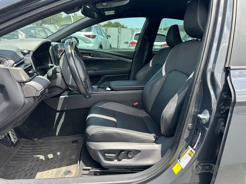 Used 2025 Toyota Camry SE FWD image 9