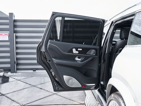 Used 2021 Mercedes-Benz Maybach GLS 600 4MATIC image 16