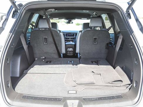 Used 2023 Buick Enclave Essence image 25