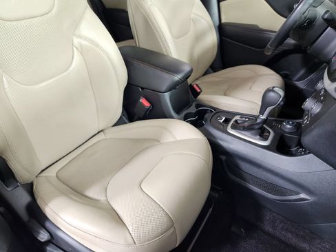 Used 2016 Jeep Cherokee Limited w/ Luxury Group AWD/4WD image 9