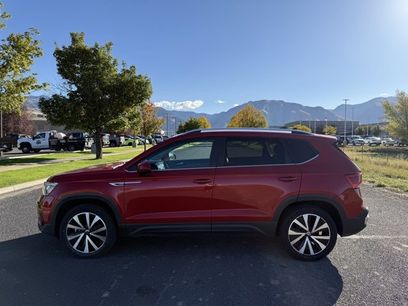 Used 2023 Volkswagen Taos SE w/ Panoramic Sunroof Package