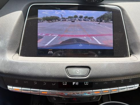 Used 2023 Cadillac XT4 Luxury w/ LPO, Onyx Lite Package FWD image 7