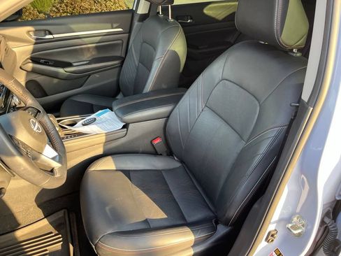 Used 2024 Nissan Altima 2.5 SR w/ SR Premium Package FWD image 8