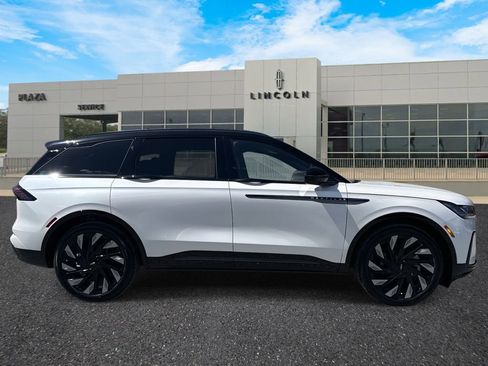 New 2026 Lincoln Nautilus Reserve image 2