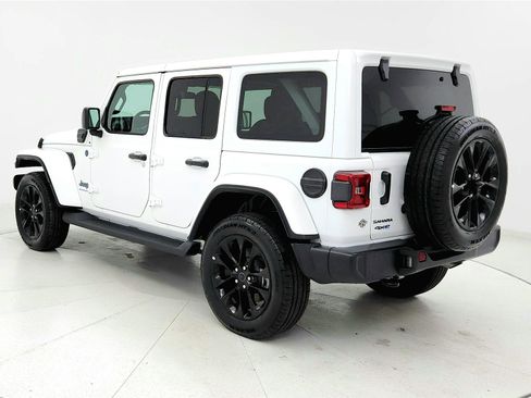 Used 2025 Jeep Wrangler Unlimited Sahara AWD/4WD image 3