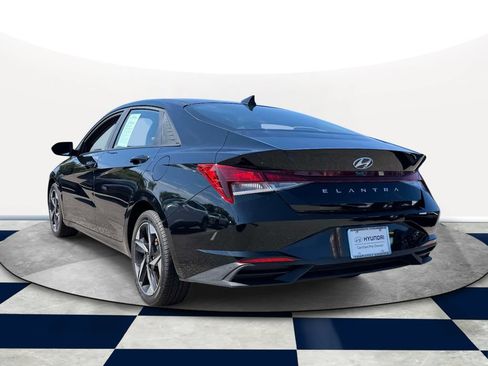 Certified 2023 Hyundai Elantra SEL w/ Convenience Package FWD image 4