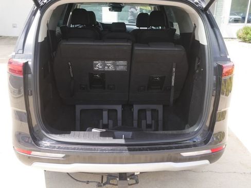 Used 2024 Kia Carnival EX FWD image 16