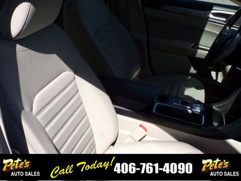 Used 2019 Ford Fusion SE image 18