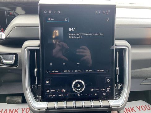 Used 2025 GMC Yukon Denali AWD/4WD image 28