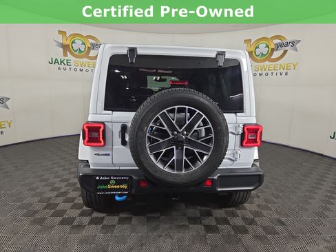 Used 2023 Jeep Wrangler Unlimited Sahara w/ Cold Weather Group AWD/4WD image 9