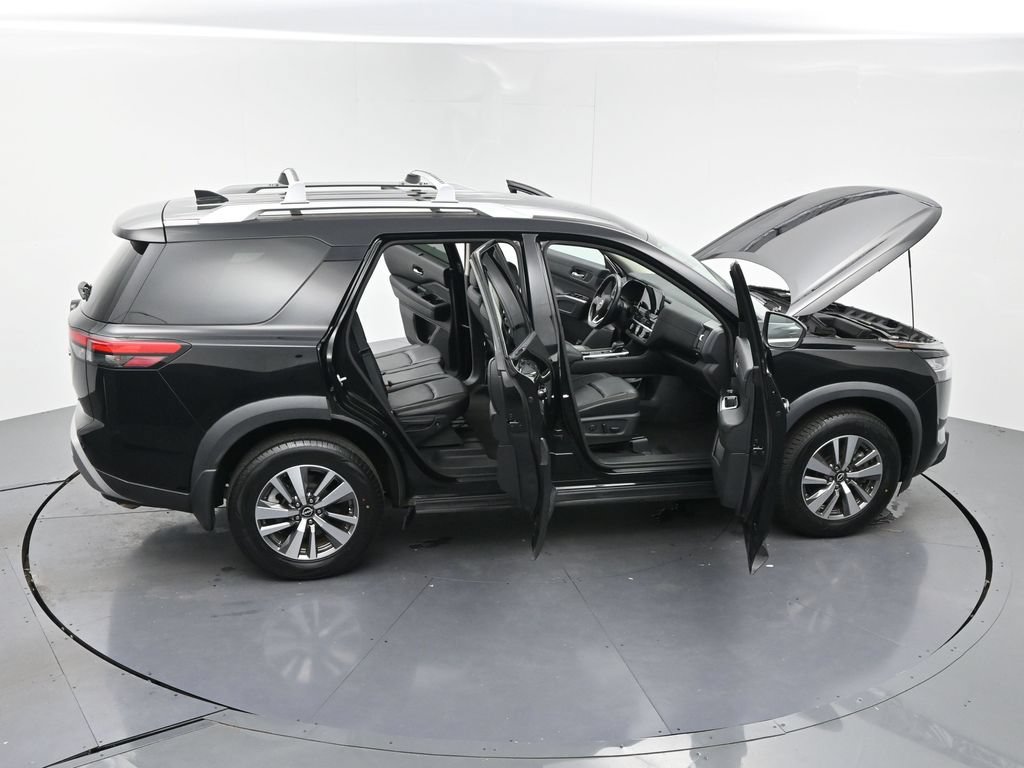 Used 2023 Nissan Pathfinder SL AWD/4WD image 28
