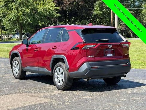 Used 2022 Toyota RAV4 LE FWD image 2