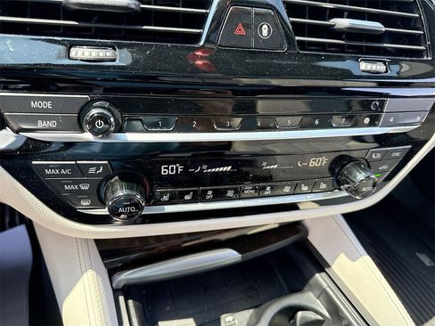 Used 2020 BMW M550i xDrive image 19