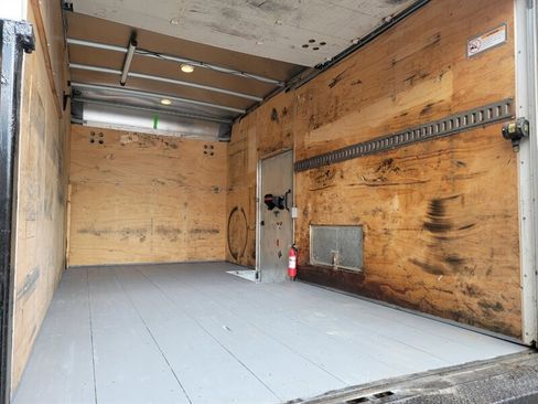 Used 2016 Ford F550 2WD Regular Cab Super Duty image 20