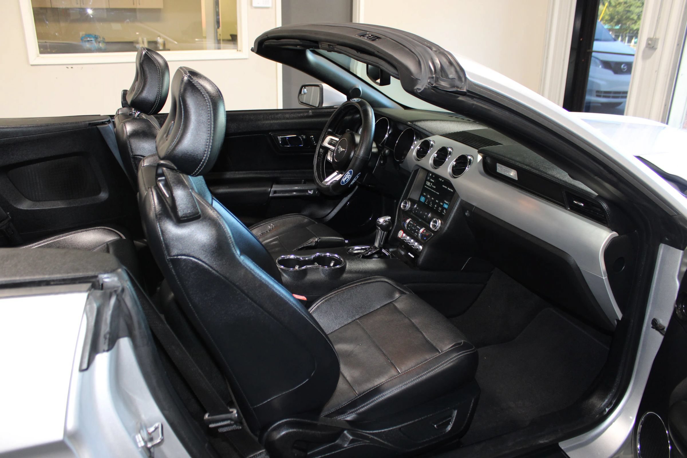 Used 2016 Ford Mustang Convertible RWD image 37