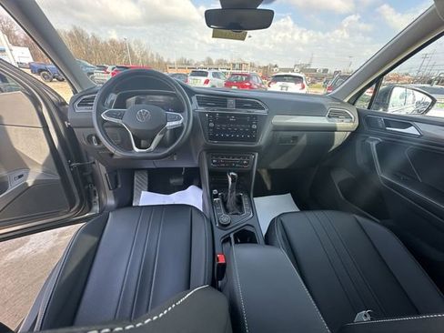 Used 2024 Volkswagen Tiguan SE image 21