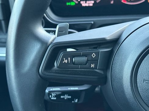 Used 2025 Porsche Cayenne image 27