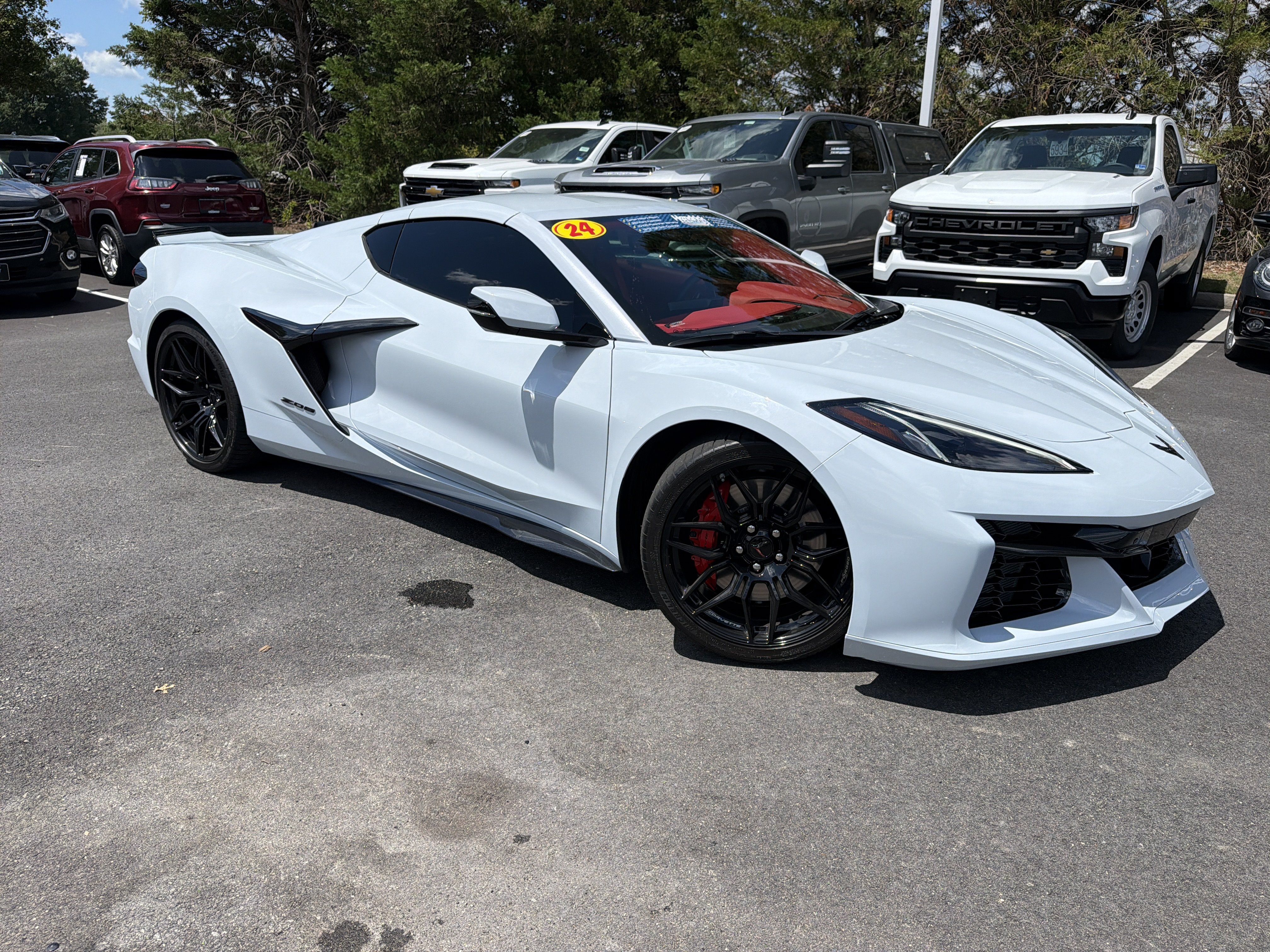 Used 2024 Chevrolet Corvette Z06 RWD image 2