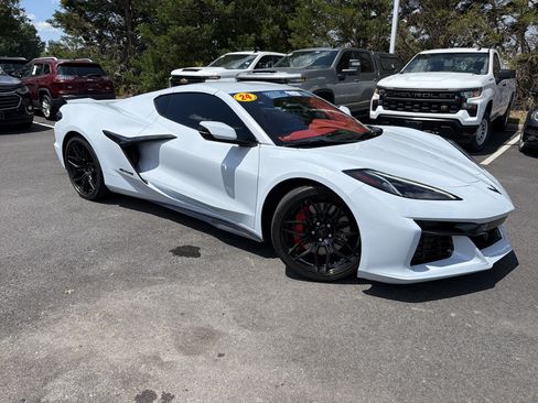 Used 2024 Chevrolet Corvette Z06 RWD image 2