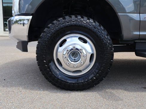 Used 2020 Ford F350 XLT w/ XLT Premium Package AWD/4WD image 16