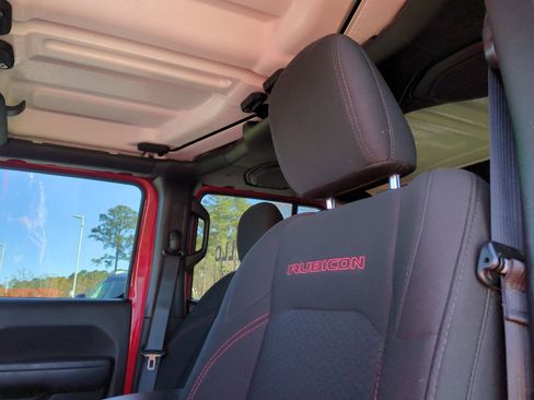 Used 2022 Jeep Gladiator Rubicon image 16