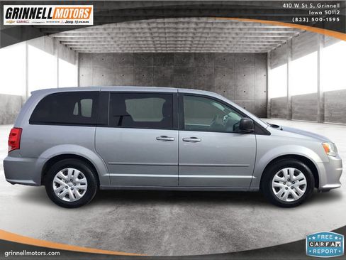 Used 2017 Dodge Grand Caravan SE image 4