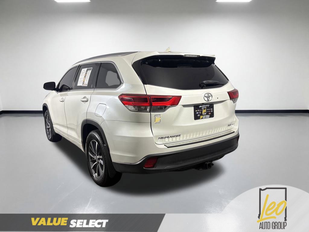 Used 2018 Toyota Highlander XLE AWD/4WD image 4
