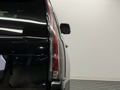 Used 2020 Cadillac Escalade Luxury w/ Escalade Sport Edition image 7