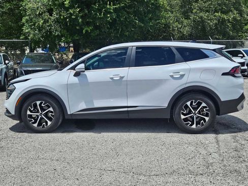 Used 2024 Kia Sportage EX FWD image 2