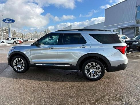 Used 2025 Ford Explorer Active w/ Active Comfort Package image 6