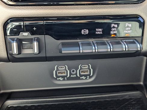 Used 2019 RAM 3500 Big Horn image 23