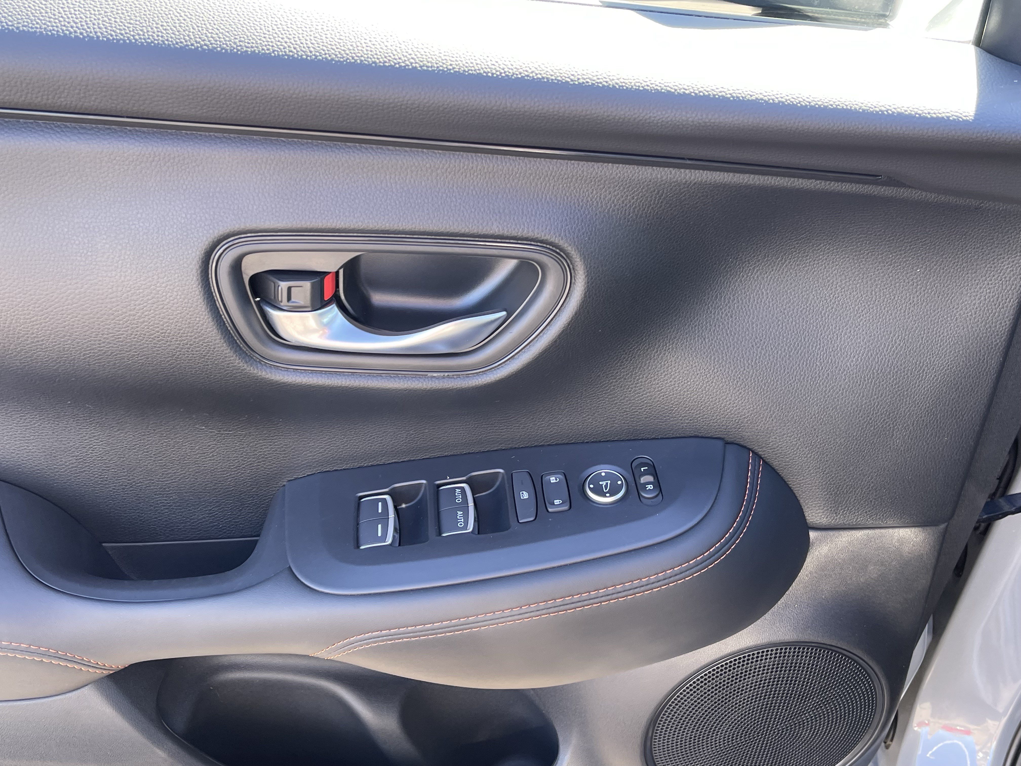 Used 2025 Honda HR-V Sport image 17