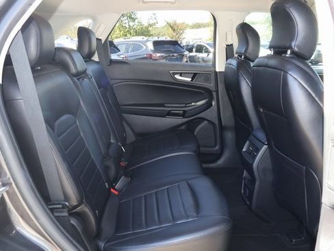 Used 2019 Ford Edge SE image 17