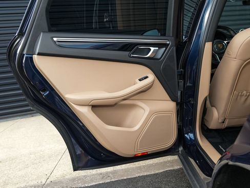 Certified 2021 Porsche Macan AWD/4WD image 32