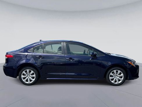Used 2020 Toyota Corolla LE image 2