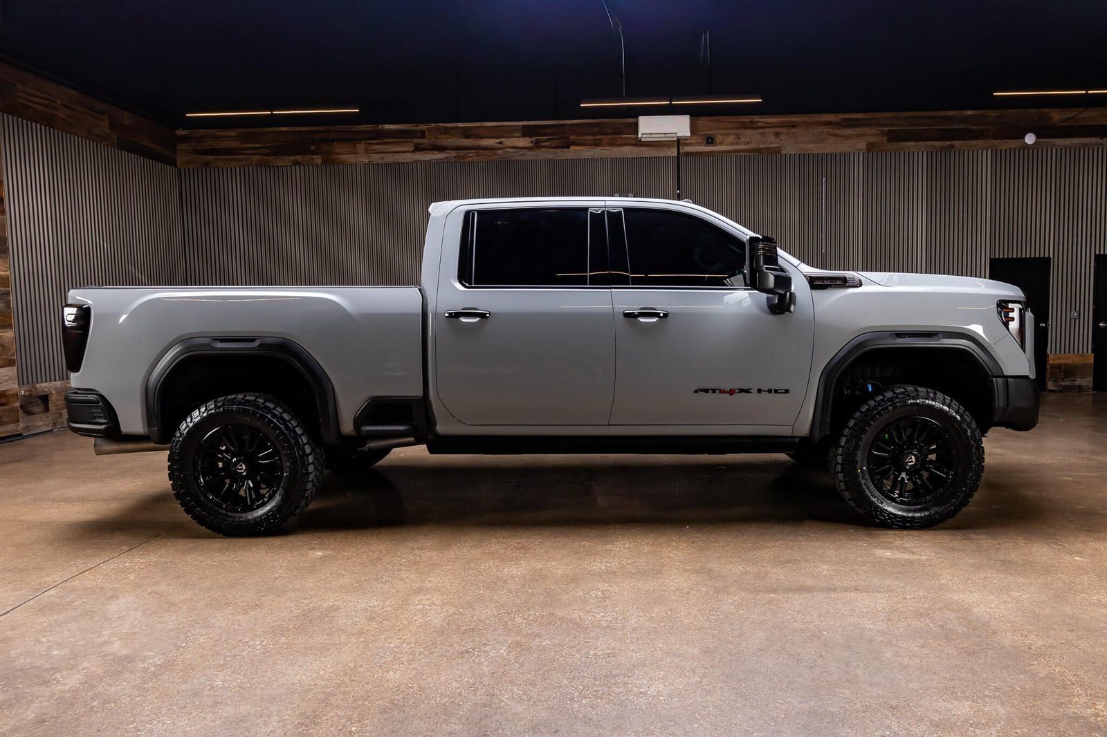 Used 2025 GMC Sierra 2500 AT4X w/ AT4X AEV Edition AWD/4WD image 11