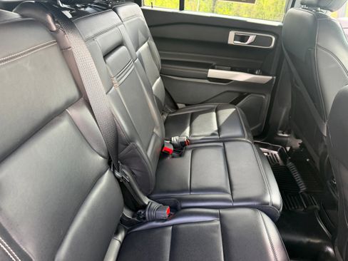 Certified 2021 Ford Explorer XLT w/ Equipment Group 202A AWD/4WD image 23
