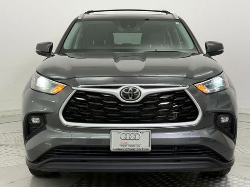 Used 2023 Toyota Highlander XLE image 6