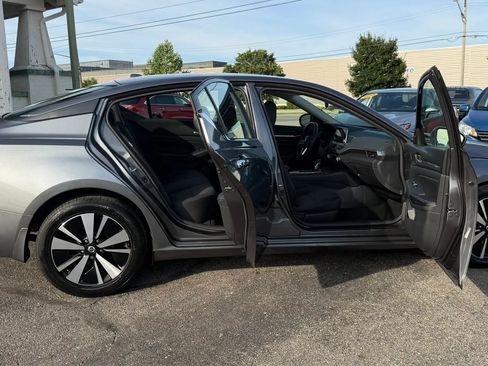Used 2022 Nissan Altima 2.5 SV FWD image 22