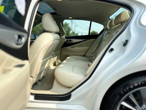 Used 2019 INFINITI Q50 Luxe w/ Essential Package (3.0T Luxe) AWD/4WD image 17
