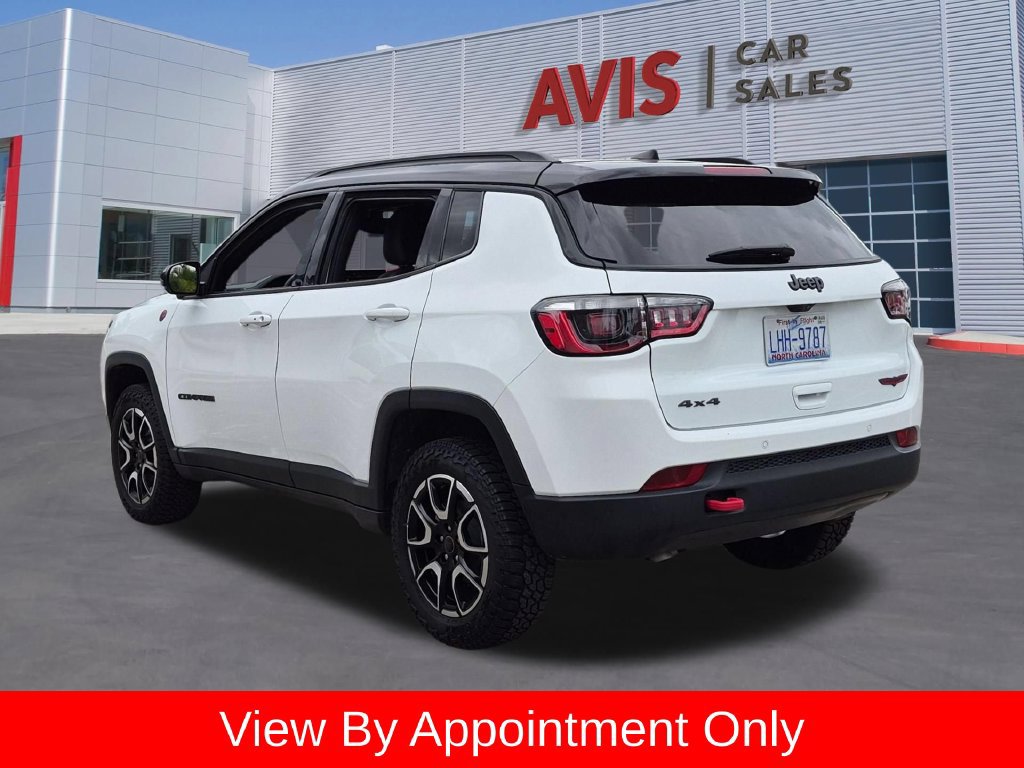 Used 2025 Jeep Compass Trailhawk AWD/4WD image 9